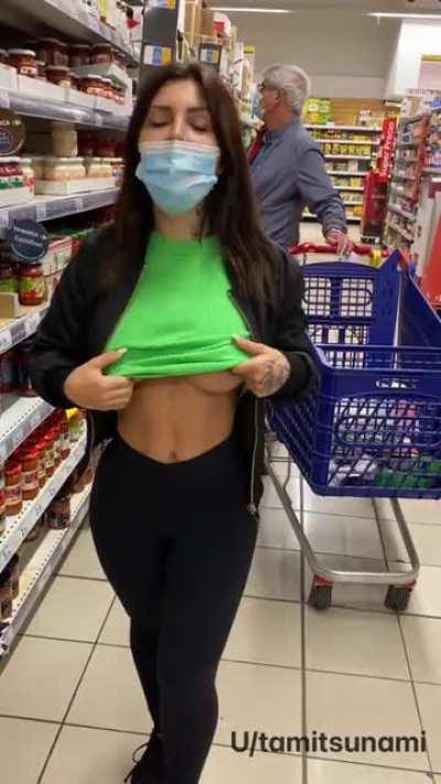 [f] ever tried a public titsjob ?