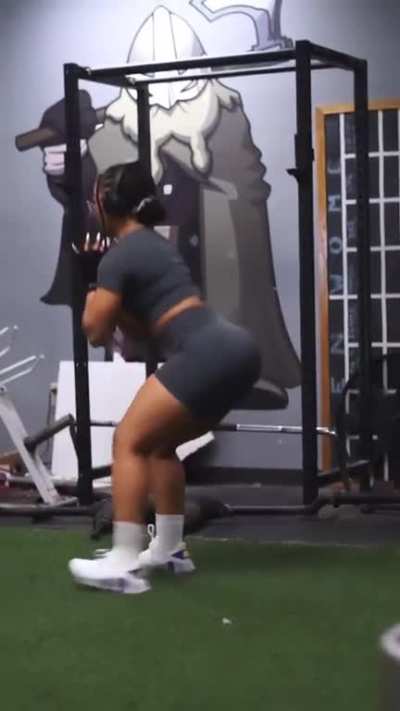Big Leg Day with Big Tia