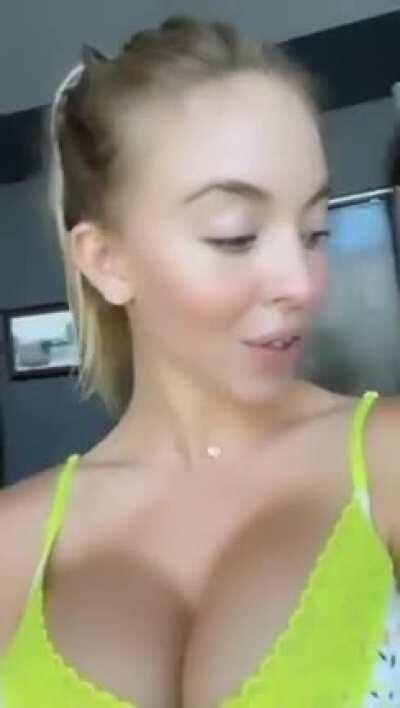 Sydney Sweeney is on a mission to drain our cocks