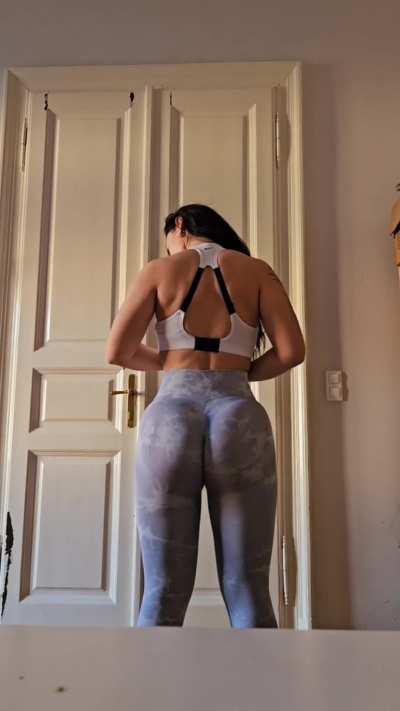 (F) Just trying to look sexy for you after my workout