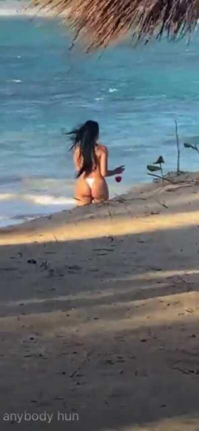 They was hyping up the onlyfans fans lowkey on live 🍑