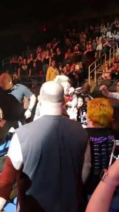 Machine Gun Kelly vs toxic fan