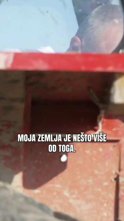 Ovo je Zlatko Kokanović, domaćin iz Gornjih Nedeljica, borac i čestit čovek koji brani svoj dom i svojih petoro dece. Gromada. Oni koji poslednjih dana pokušavaju da ga targetiraju i omalovaže su sitne duše nečovečne koje treba da znaju da ćemo Zlatka bra