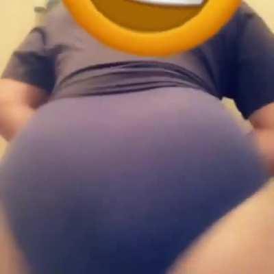Timmy thick shaking ass Dm me if you wanna trade this is a boy btw