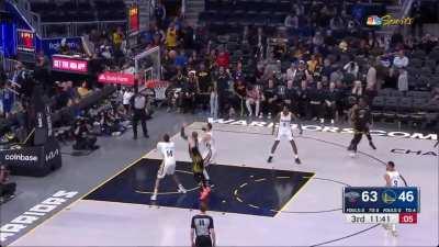 [Highlight] Donte DiVincenzo with a Crazy One-handed Putback Dunk Over Brandon Ingram and Jonas Valanciunas