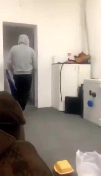 Depois dessa aprendeu a esconder 