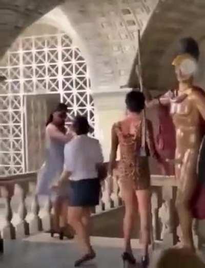 Bro! These women wildin for a statue 😳🤣💀