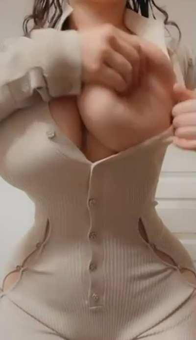 I think it’s a myth that girls with big natural titties need to wear bras