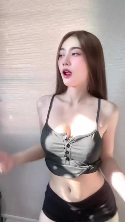 Beautiful thai girl 🧡