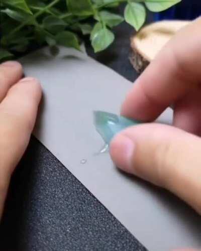 Aurora trapped in the pendant