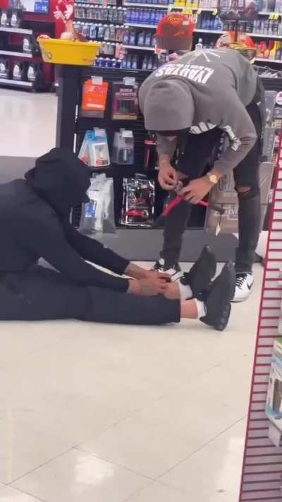 Dude walked into AutoZone and used bolt cutters to take off his ankle monitor, right in the middle of the store.