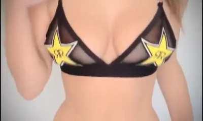 Keilah's nips are rocking!