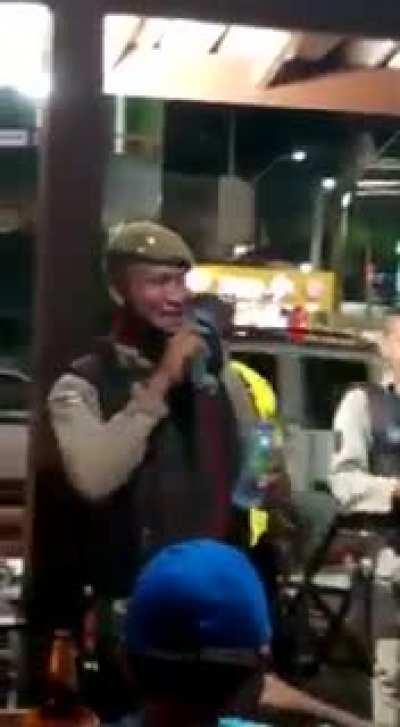 Foi fechar o bar e lembro da web