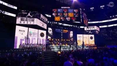 [Highlight] Giannis Antetokounmpo tries to draft Ja Morant onto his All Star team but doesn't realize he is a starter and not a reserve