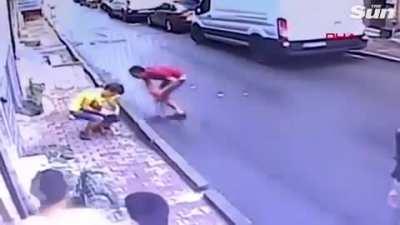 This 17 years old teen in Turkey catches a 2 years old girl after she fell out of a window