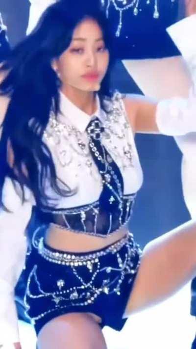 Mommy Jihyo wanna show something more 🥵