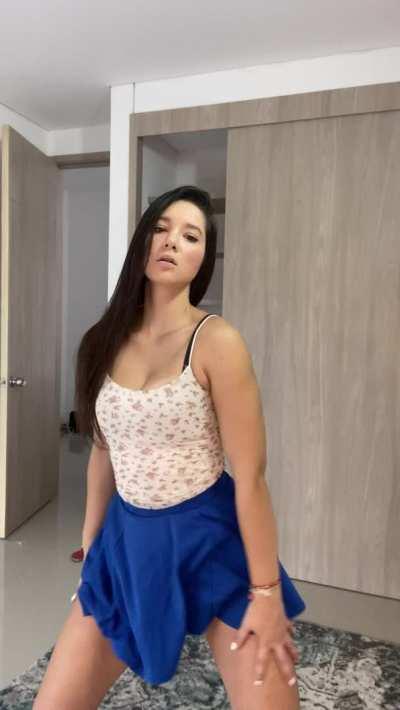 Get between my legs and make me cum