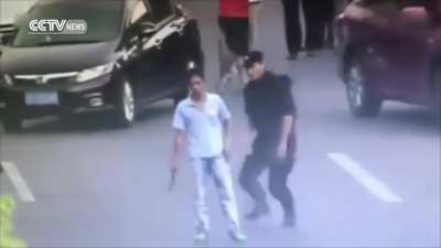 6'1 Female SWAT member disarm knife-wielding man