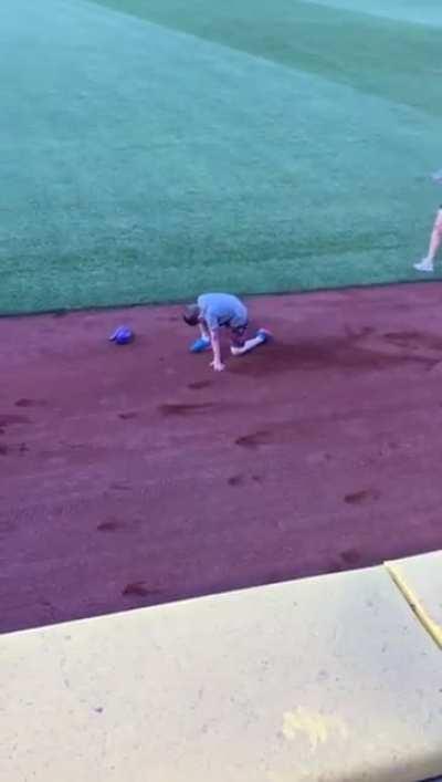 Bull mascot really didn’t hold back