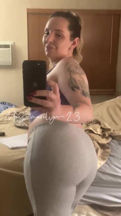 Late night big booty farts