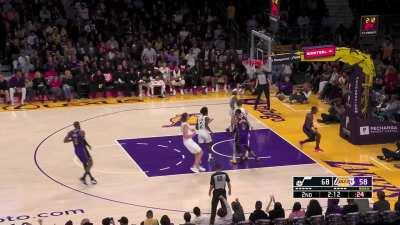 [Highlight] Lonnie Walker skywalks for the slam after the steal