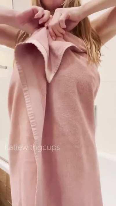 I hope that my G cup reveal brightens your day! 😇☀️