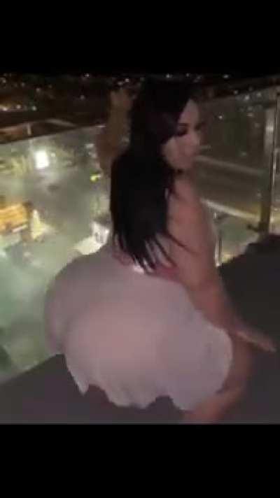 GhettoBarbie vs Traprapunzel Twerk Battle