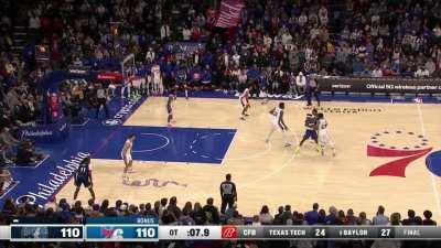 [Highlight] D'Angelo Russell puts the wolves up three with another clutch three with 4.7 seconds left