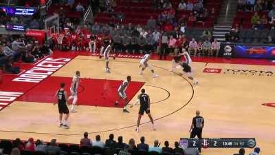 [Highlight] KJ Martin puts Sabonis on a poster!