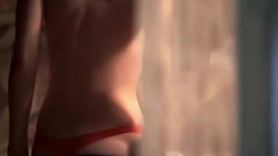 Elisha Cuthbert in 'The girl next door' 