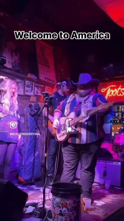 Insane guitar solo (@chilidwaghere on ig)