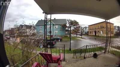 BLM Protester being kidnapped by her family and forcibly taken to a psychiatric ward because her family believes BLM is a cult