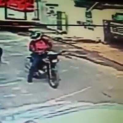 WCGW trying to rob someone then dropping your gun