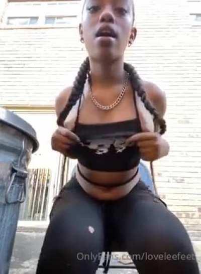 Alien linglee horny outside