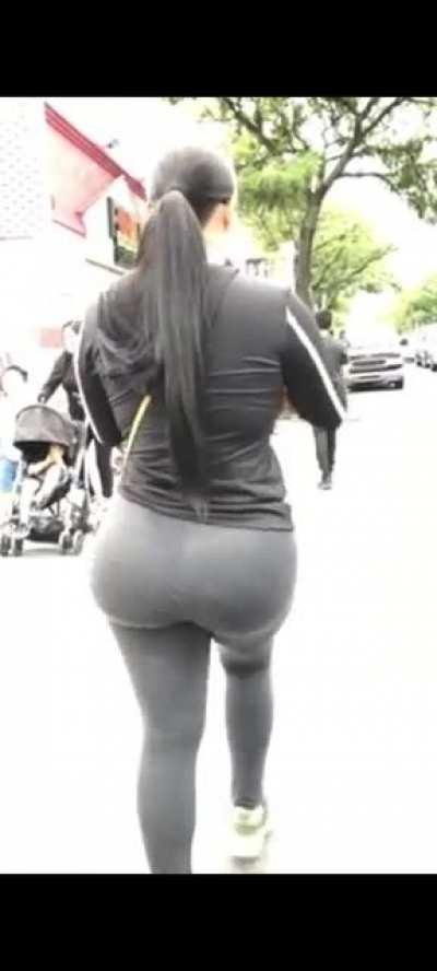 Amazing ass and jiggle .