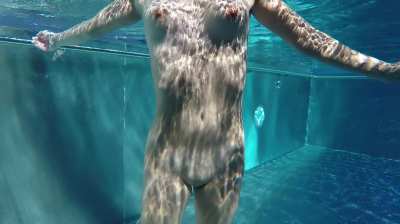 My boobs bouncing underwater again 💦