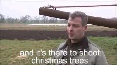 Es gab ja schon den Sturm auf die Schanze mit ner selbstgebastelten Panzerfaust.. hier eine kreative Idee für Weihnachten..