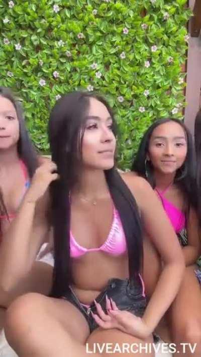 8 soles are better than 2 @gabycaivo @anamiguera