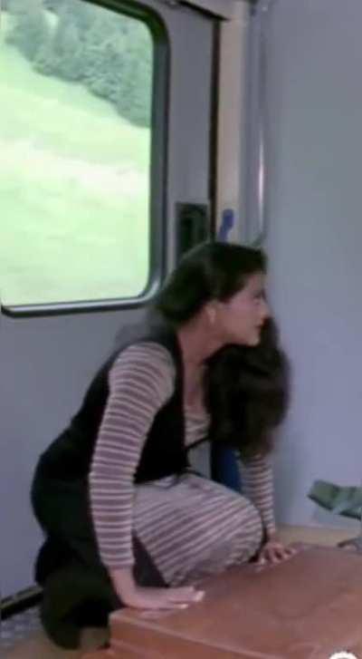 Kajol Devgan Boobs Show Bouncing 😍😍😍
