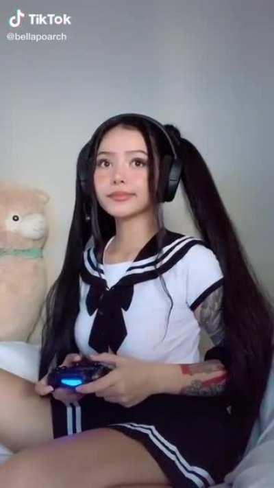 I shit you not she actually commented “this is how I normally sneeze” 😬