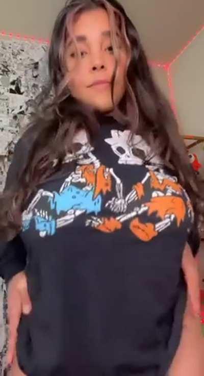 Natural Venezuelan tits and a big smile