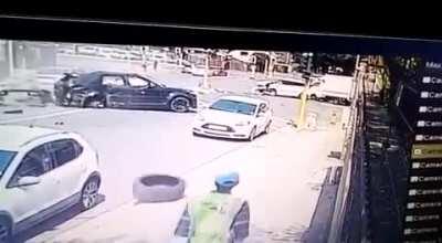 Guy in a brand new range rover svr ran a red