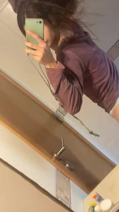 Com este calor é bom estar assim em casa 😆