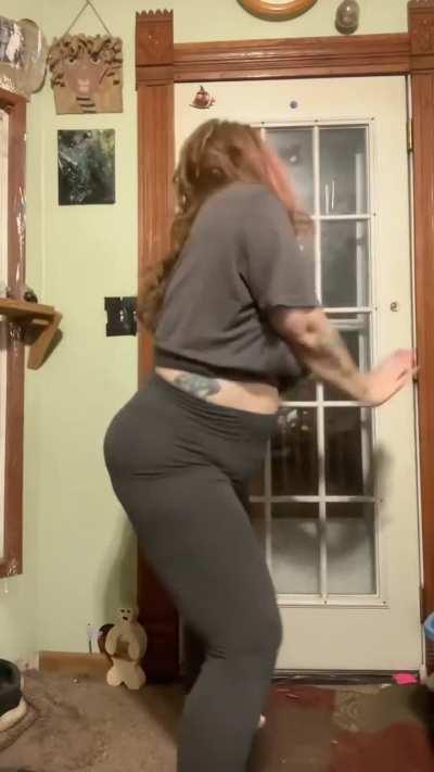 Thick moms love Thursdays 