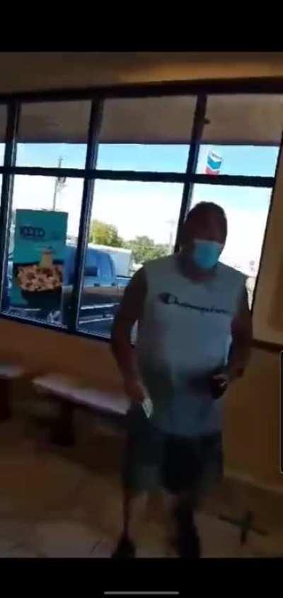 Karen has a RIGHT to her pizza! Just give it to her!