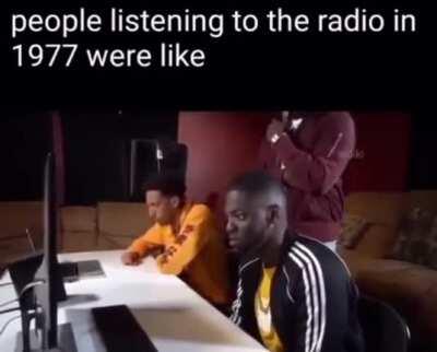 Ye Radio Pakistan hai, aap sun rahy hain khasoosi khabarnama