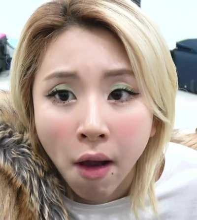 Chaeyoung - blonde, close up, eating