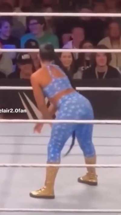 Ass shaking loop 🤤