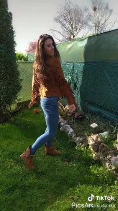 Right nipple slip at 15 seconds (with slo mo and zoom)