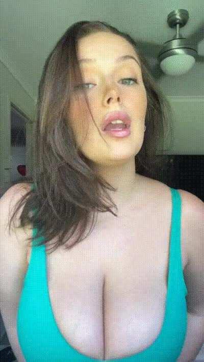 She&rsquo;s a big titty queen I love her 😍